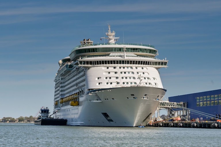 Photo Of A Cruise Ship